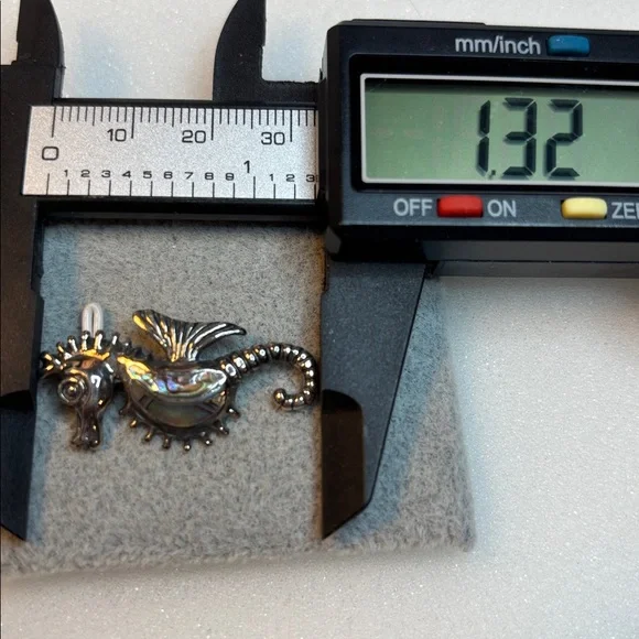 Abalone and Sterling seahorse pendant - Picture 6 of 7
